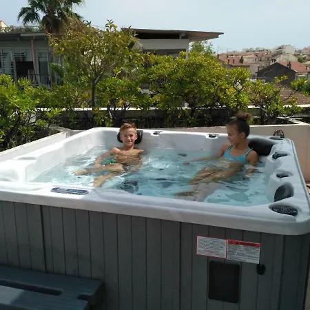 Apartmán Rooftop- Jacuzzi - Terrasse - Parking *